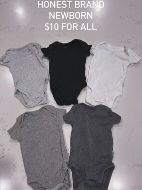 The Honest Company Newborn Short-Sleeve Bodysuit Set in Black, White & Gray